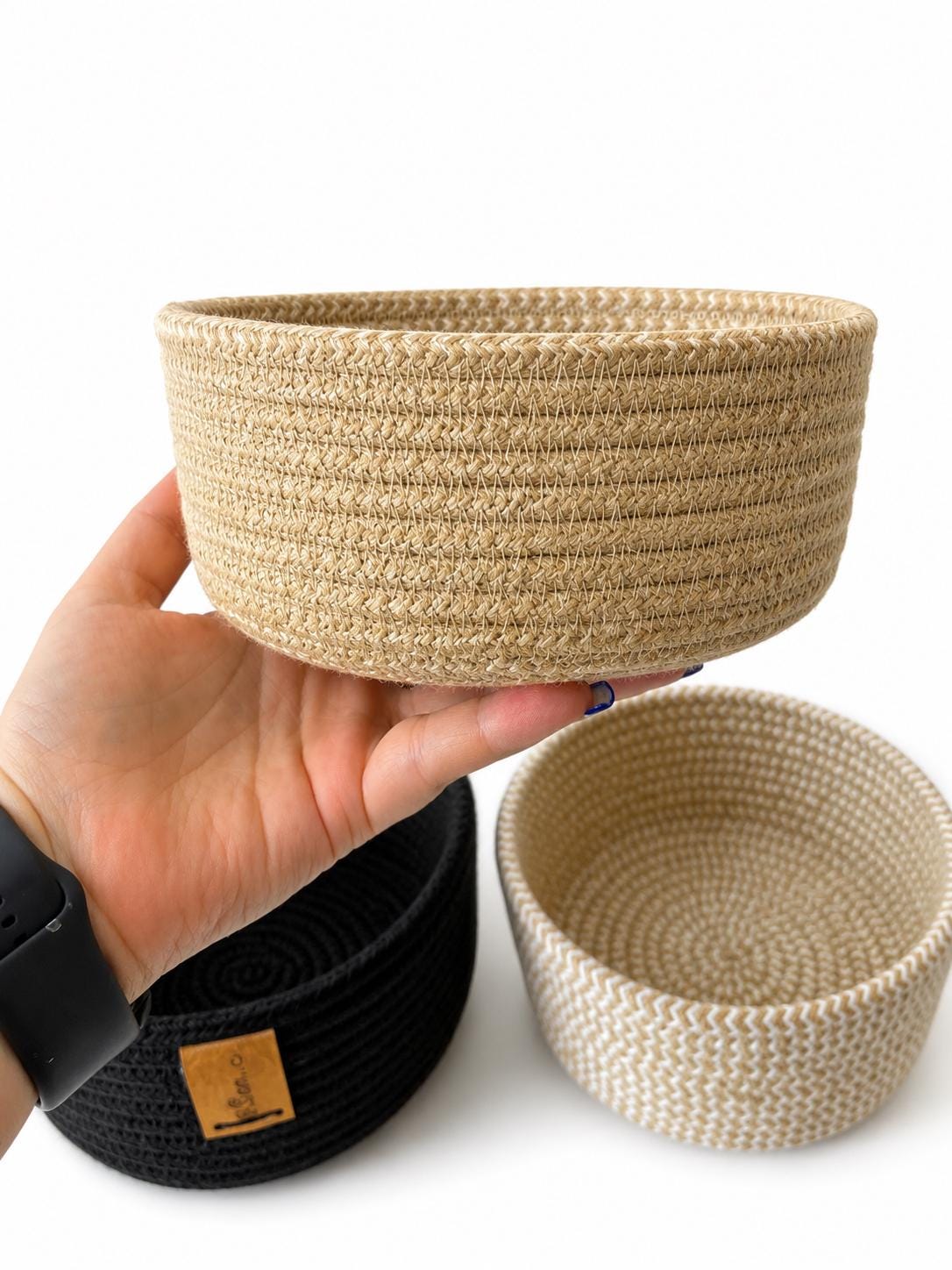 Cesta boho de yute vista desde arriba