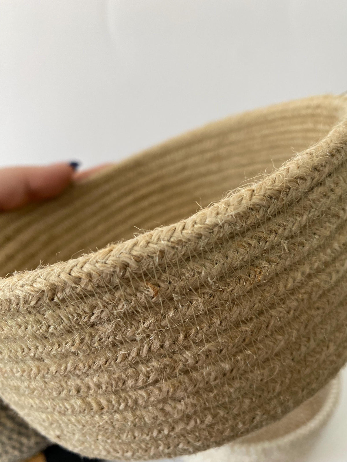 Cesta de yute jaspeado para el baño