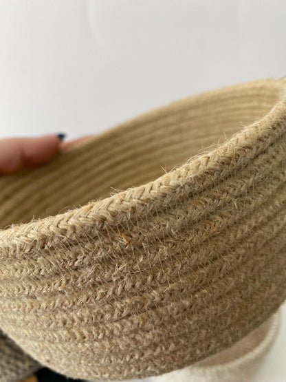 Cesta de yute jaspeado para el baño